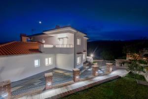 Το κτήριο όπου στεγάζεται  το διαμέρισμα