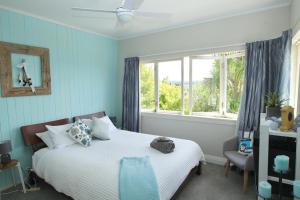 a bedroom with a bed and a window at Million Dollar View in Auckland