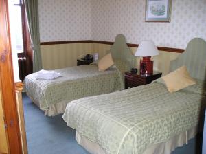 Postel nebo postele na pokoji v ubytování Tayside Hotel