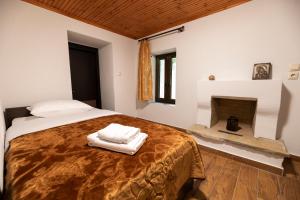 Posteľ alebo postele v izbe v ubytovaní Archontiko Fotini - Traditional Guesthouse Meteora