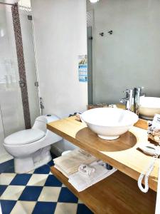 
A bathroom at Placita Vieja Hotel Boutique Spa
