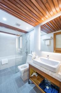 Phòng tắm tại Hai Bay Hotel & Restaurant