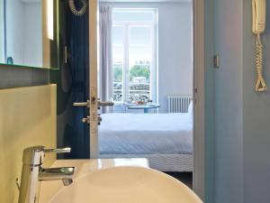 Postel nebo postele na pokoji v ubytování ibis Styles Bayonne