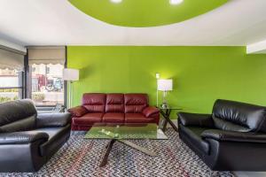 Posezení v ubytování Quality Inn Franklin - Cool Springs Area