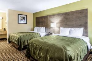 Postel nebo postele na pokoji v ubytování Quality Inn Franklin - Cool Springs Area