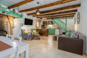 a living room with a couch and a table at Kuća za odmor Aurora in Kavran
