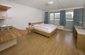 Ένα ή περισσότερα κρεβάτια σε δωμάτιο στο Hotel Edda Akureyri