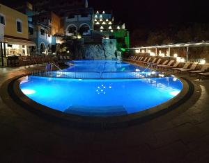 Bazén v ubytování Elena Village Hotel & Suites nebo v jeho okolí