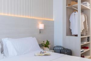 Een bed of bedden in een kamer bij Hotel Marsol