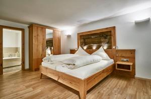 Una cama o camas en una habitación de Gasthof Zum Lam
