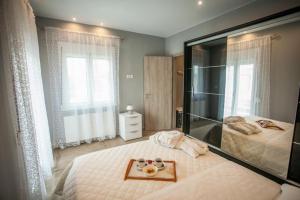 En eller flere senger på et rom på Villa Marmari 2