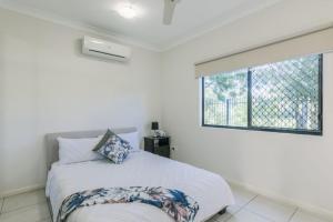 
A bed or beds in a room at Secure 2 bed unit in Gray - close Palmerston City
