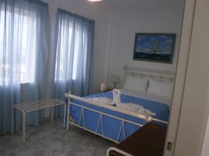 
Ένα ή περισσότερα κρεβάτια σε δωμάτιο στο Flisvos House

