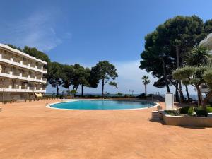 Bazén v ubytovaní COSTA DAURADA APARTAMENTS - Internacional Luxe alebo v jeho blízkosti