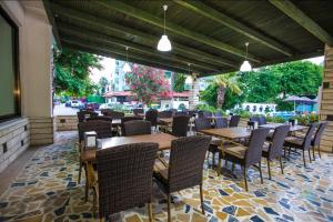 A restaurant or other place to eat at Private Hotel