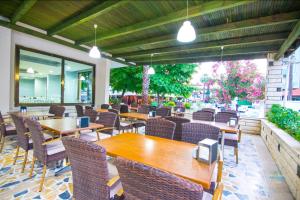 A restaurant or other place to eat at Private Hotel