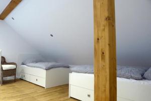Giường trong phòng chung tại Apartment Watt´n Glück, Am Alten Deich 26 (Parkplatz 92)