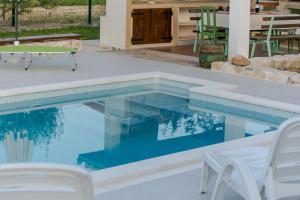 Bazén v ubytovaní Seaside Villa Mia Trogir alebo v jeho blízkosti
