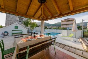 Bazén v ubytovaní Seaside Villa Mia Trogir alebo v jeho blízkosti