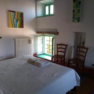Ένα ή περισσότερα κρεβάτια σε δωμάτιο στο Casa - hiša Klarčeva