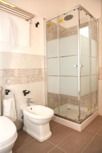 a bathroom with a toilet and a glass shower at CASA VACANZE FRANCESCO E TANINA in Nicolosi
