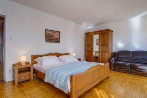 Ein Bett oder Betten in einem Zimmer der Unterkunft Apartmani Maris