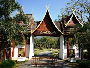 Taman di luar Suan Bua Hotel & Resort