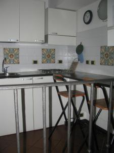 Кухня или мини-кухня в Affittacamere Bed and Breakfast San Lorenzo
