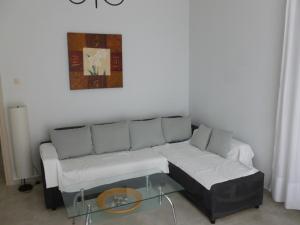 A seating area at Luca Apartments