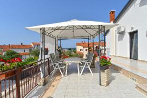 Balkón nebo terasa v ubytování Apartments Fazana 765