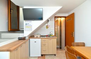 Kuchyň nebo kuchyňský kout v ubytování Apartments Fazana 765
