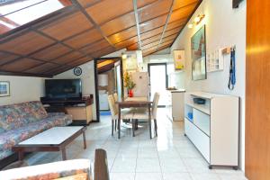 TV a/nebo společenská místnost v ubytování Apartments Fazana 765