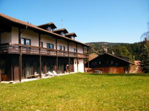 Nespecifikovaný výhled na hory nebo výhled na hory při pohledu z hotelu