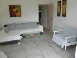 A seating area at Luca Apartments