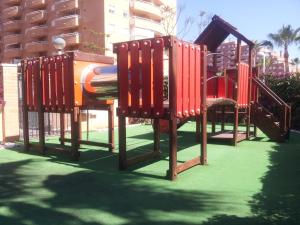 Ein Kinderspielbereich in der Unterkunft ACV - Isla Park-1ª Linea Planta 1 Sur