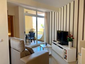 Telewizja i/lub zestaw kina domowego w obiekcie Apartamentos Fuerteventura Sol