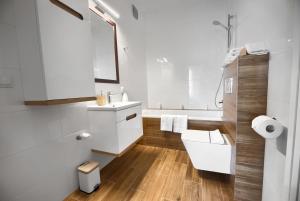 a bathroom with a toilet, sink, and bathtub at Coffee Inn in Gdańsk