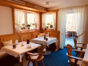 Posezení v ubytování Hotel Berghof + 18 fotografií