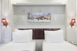 Ein Bett oder Betten in einem Zimmer der Unterkunft Albinas Hotel Old City