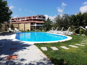 Bazén v ubytování Hotel Frassetto nebo v jeho okolí