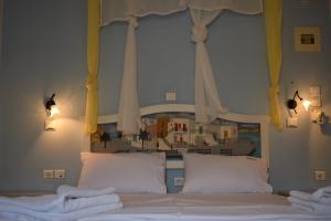 a bedroom with a bed with two white towels on it at Studios Niovi Serifos in Livadi
