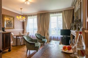 A seating area at Boutique Hotel Die Swaene