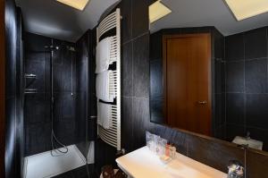 A bathroom at Hotel Concordia