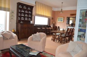 a living room with chairs and a dining room at Ayenac in Saint-Jean-de-Luz