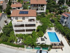 an aerial view of a building with a swimming pool at Apartment Petrinic V in Pula