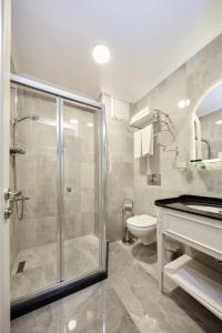 Ein Badezimmer in der Unterkunft Albinas Hotel Old City