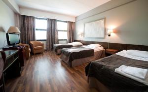 Łóżko lub łóżka w pokoju w obiekcie Hotel Lapuahovi
