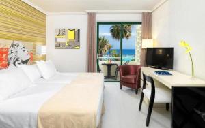 Posteľ alebo postele v izbe v ubytovaní H10 Tenerife Playa