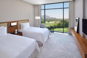Postel nebo postele na pokoji v ubytování Vida Emirates Hills