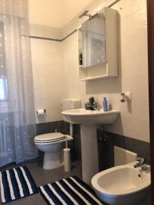 Bilik mandi di Casa Lucia +13 gambar